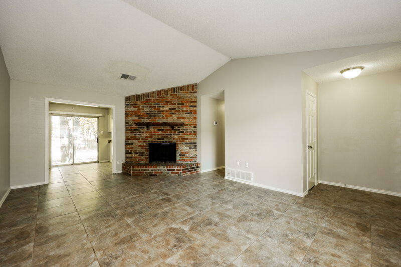1,835/Mo, 720 Lake Crest Pkwy Azle, TX 76020 Living Room View 2