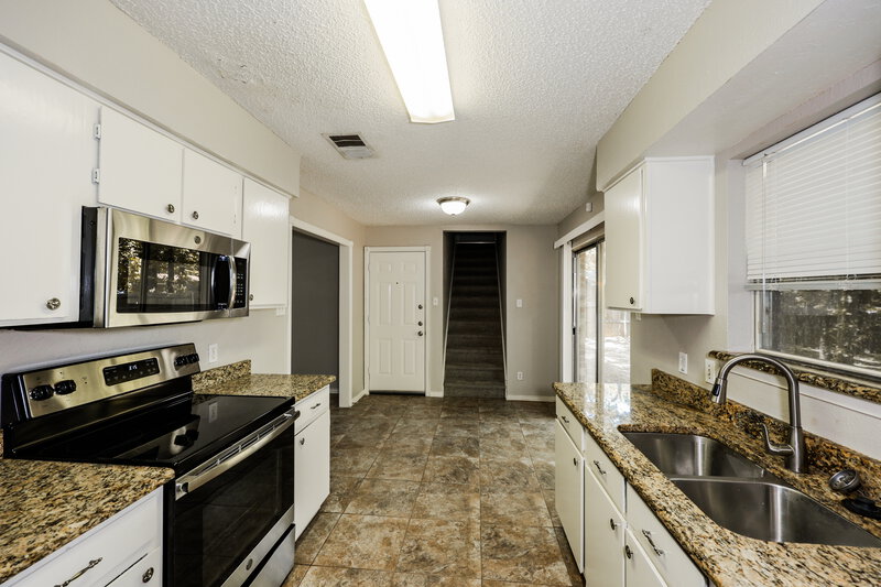 1,835/Mo, 720 Lake Crest Pkwy Azle, TX 76020 Kitchen View 2