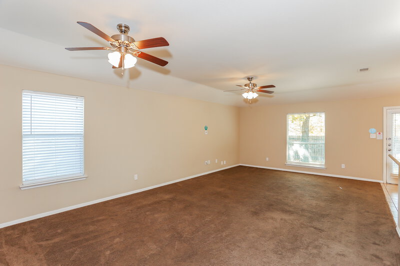 2,270/Mo, 1104 New Meadow Dr Azle, TX 76020 Living Room View 2