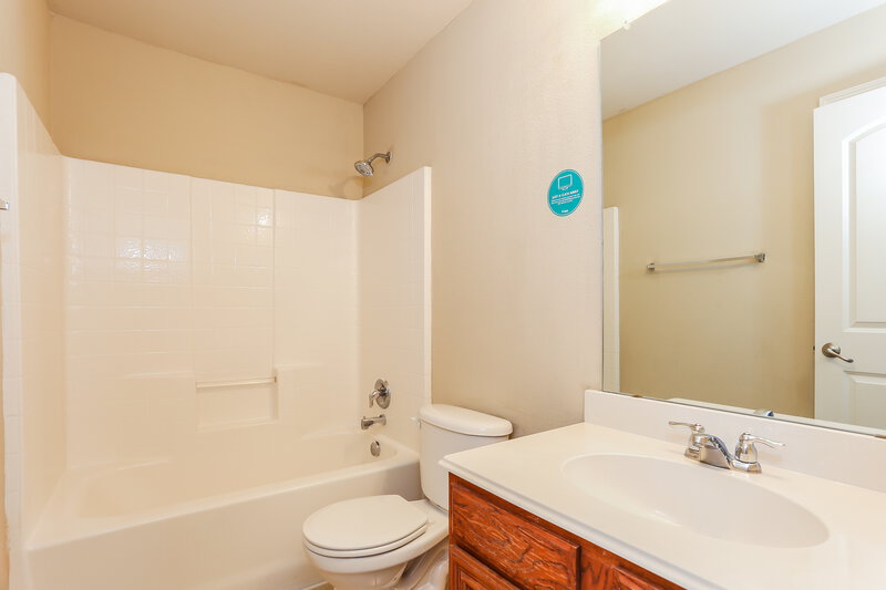 2,270/Mo, 1104 New Meadow Dr Azle, TX 76020 Bathroom View