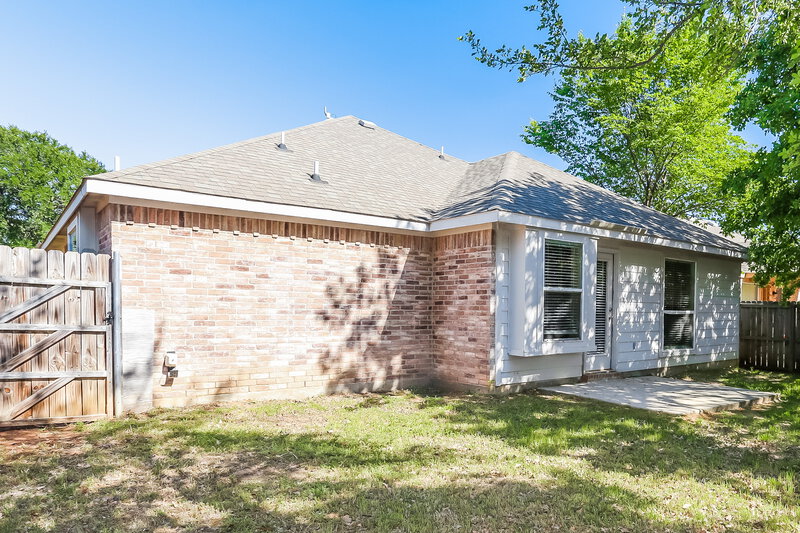 2,270/Mo, 1104 New Meadow Dr Azle, TX 76020 Rear View