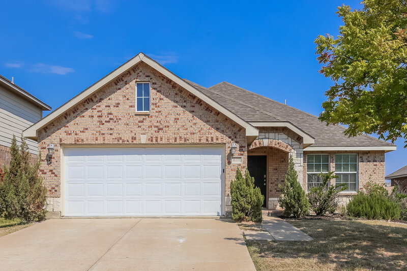2,240/Mo, 848 Grant St Burleson, TX 76028 External View