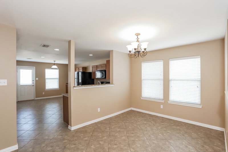 2,240/Mo, 848 Grant St Burleson, TX 76028 Dining Room View 2