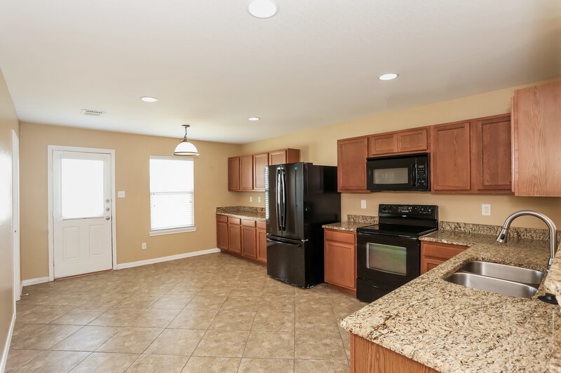 2,240/Mo, 848 Grant St Burleson, TX 76028 Kitchen View