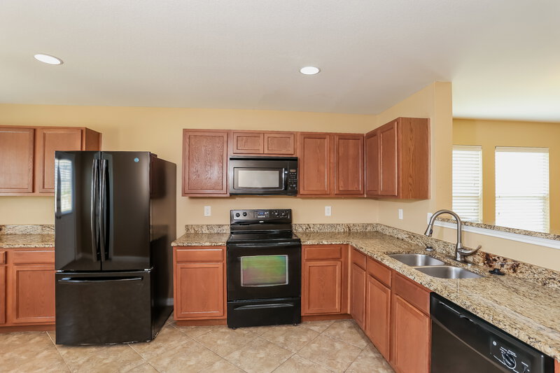 2,240/Mo, 848 Grant St Burleson, TX 76028 Kitchen View 2