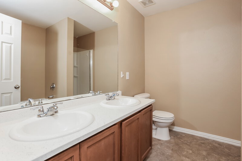 2,240/Mo, 848 Grant St Burleson, TX 76028 Main Bathroom View