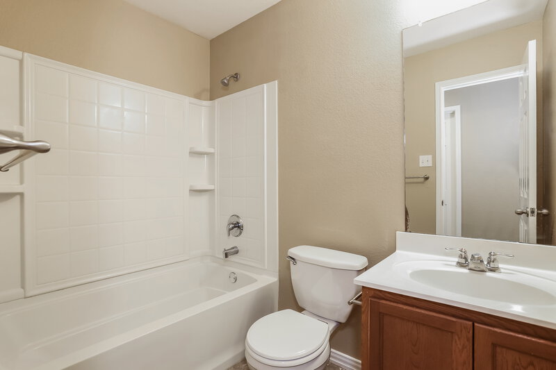 2,240/Mo, 848 Grant St Burleson, TX 76028 Bathroom View