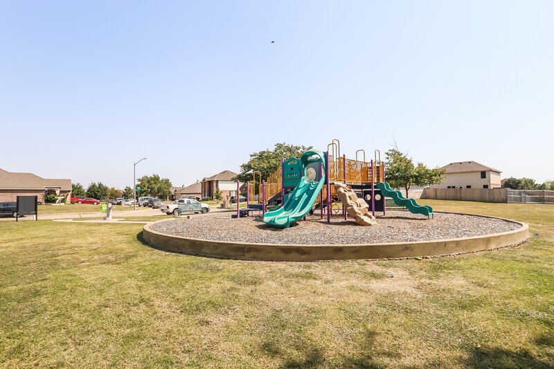 2,240/Mo, 848 Grant St Burleson, TX 76028 No Caption View