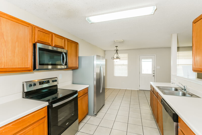 1,890/Mo, 129 Phlox Ln Burleson, TX 76028 Kitchen View 2