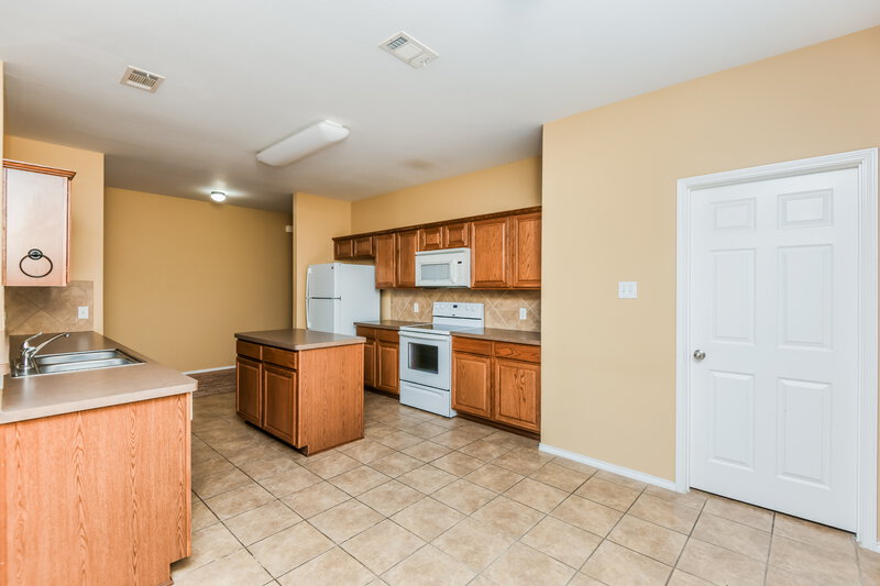 2,065/Mo, 12309 Hunters Crossing Ln Burleson, TX 76028 Kitchen View
