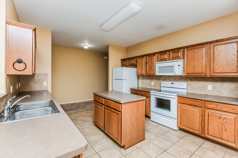 2,065/Mo, 12309 Hunters Crossing Ln Burleson, TX 76028 Kitchen View 2