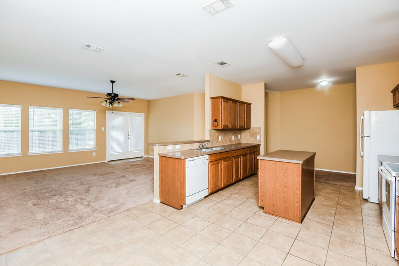 2,065/Mo, 12309 Hunters Crossing Ln Burleson, TX 76028 Kitchen View 3