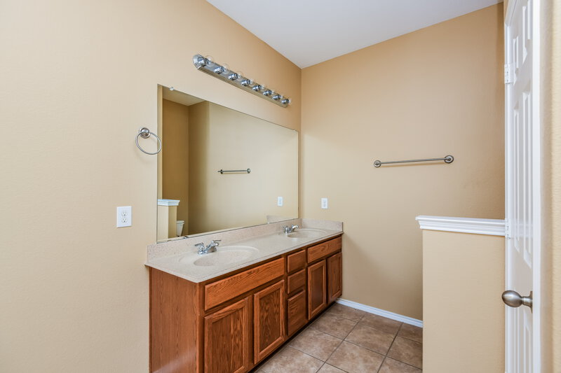 2,065/Mo, 12309 Hunters Crossing Ln Burleson, TX 76028 Main Bathroom View