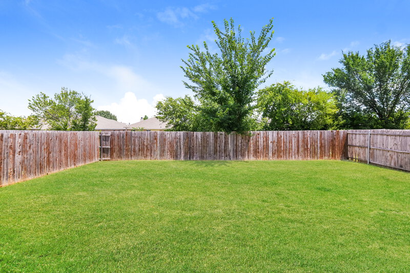 2,065/Mo, 12309 Hunters Crossing Ln Burleson, TX 76028 Rear View