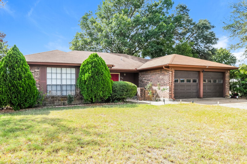 2,145/Mo, 517 Daniels Dr Crowley, TX 76036 External View