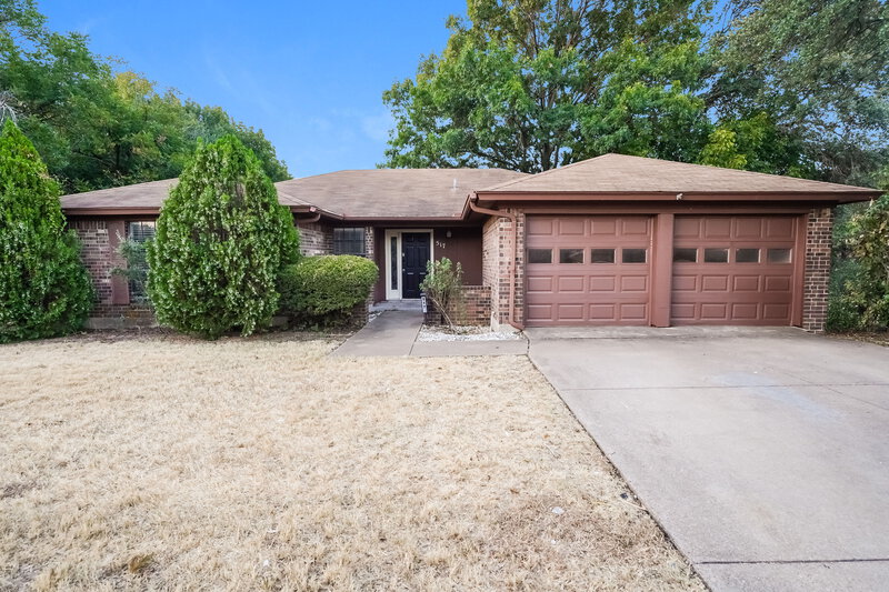 2,035/Mo, 517 Daniels Dr Crowley, TX 76036 External View