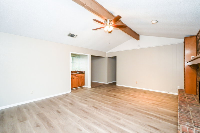 2,035/Mo, 517 Daniels Dr Crowley, TX 76036 Living Room View