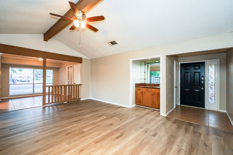 2,035/Mo, 517 Daniels Dr Crowley, TX 76036 Living Room View 4