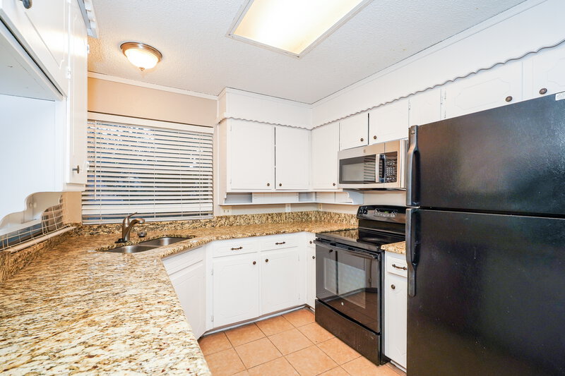 2,035/Mo, 517 Daniels Dr Crowley, TX 76036 Kitchen View
