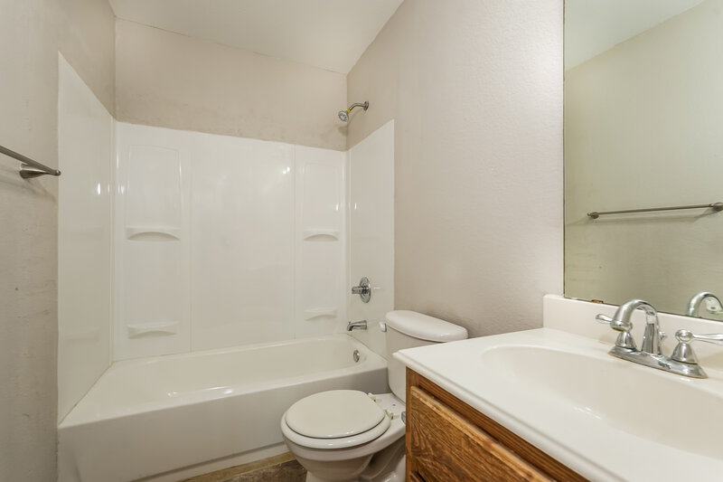 1,930/Mo, 12717 Carpenter Ln Rhome, TX 76078 Bathroom View