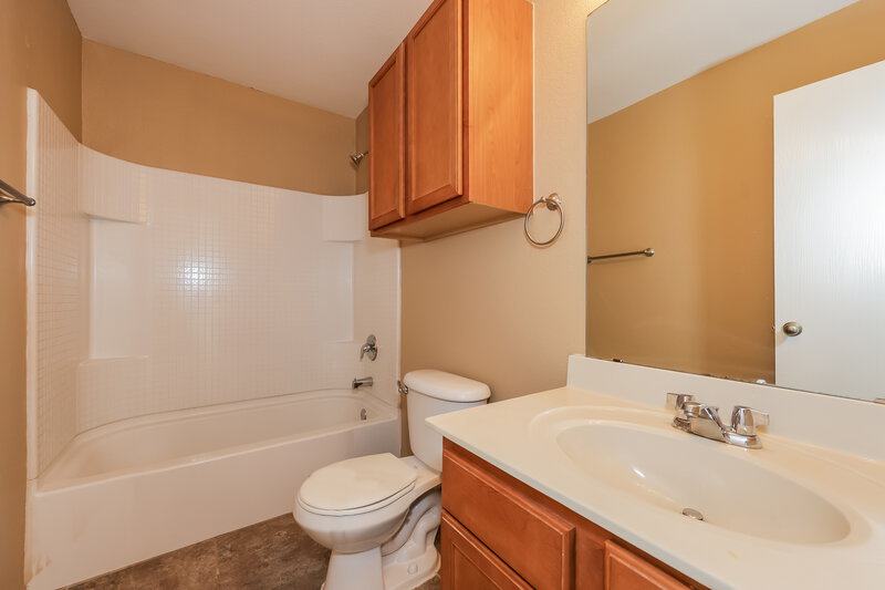 2,505/Mo, 10021 Blue Bell Dr Fort Worth, TX 76108 Bathroom View