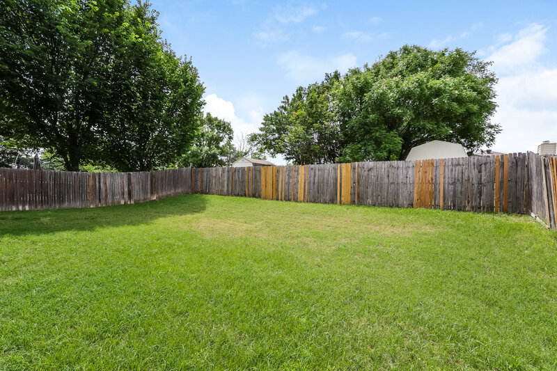 2,505/Mo, 10021 Blue Bell Dr Fort Worth, TX 76108 Backyard View
