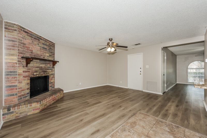 1,665/Mo, 521 Annapolis Dr Fort Worth, TX 76108 Living Room View 2