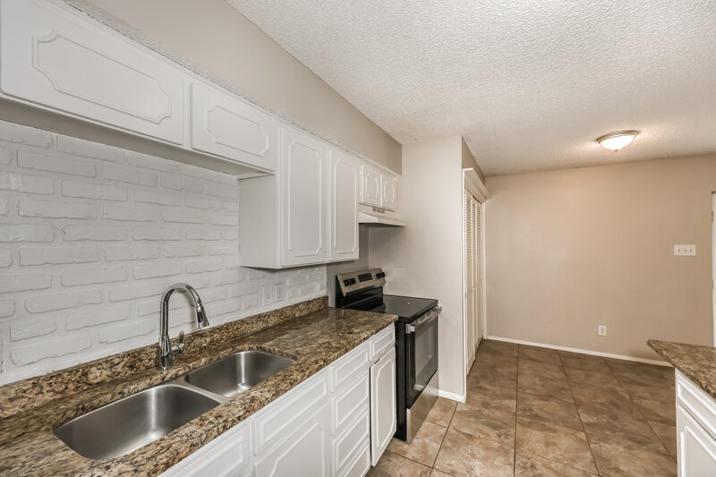 1,665/Mo, 521 Annapolis Dr Fort Worth, TX 76108 Kitchen View