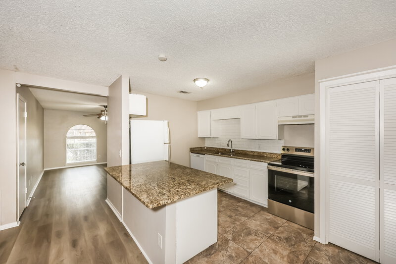 1,665/Mo, 521 Annapolis Dr Fort Worth, TX 76108 Kitchen View 2