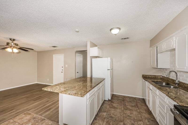 1,665/Mo, 521 Annapolis Dr Fort Worth, TX 76108 Kitchen View 3