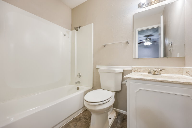 1,665/Mo, 521 Annapolis Dr Fort Worth, TX 76108 Main Bathroom View