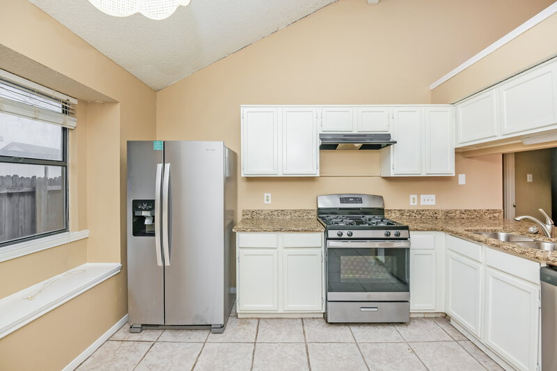 1,910/Mo, 10109 Leatherwood Dr Fort Worth, TX 76108 Kitchen View