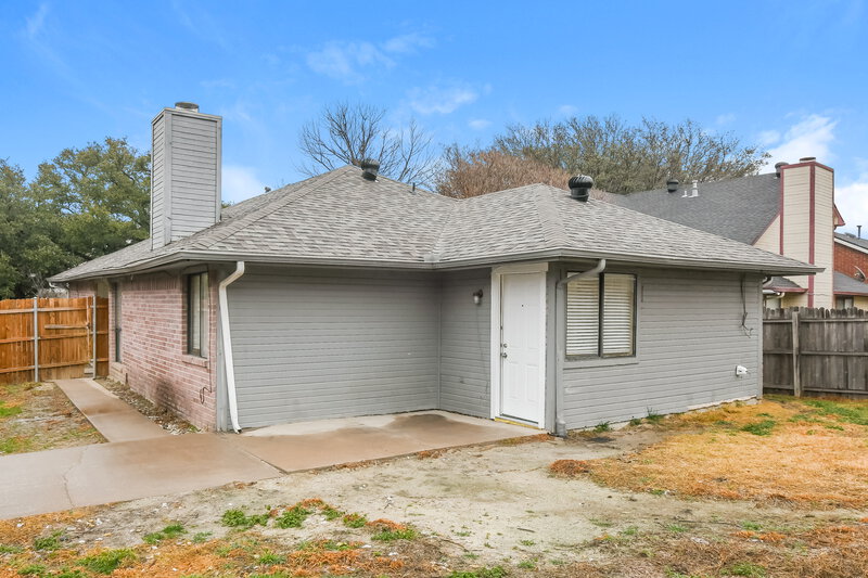 1,910/Mo, 10109 Leatherwood Dr Fort Worth, TX 76108 Rear View