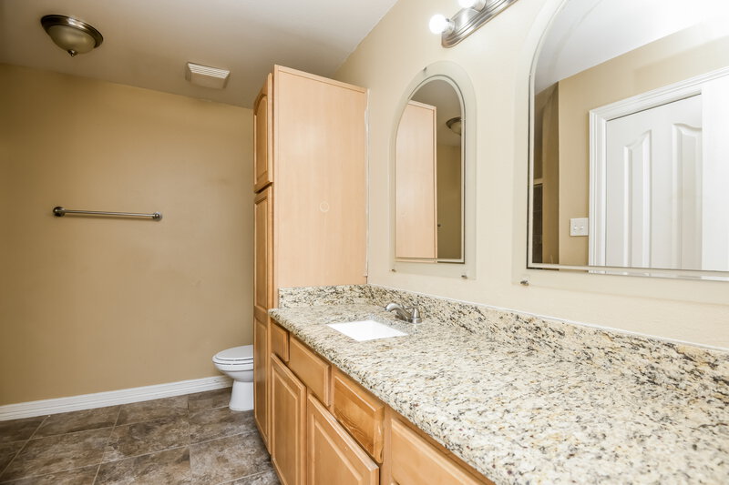 2,120/Mo, 9124 Rowland St White Settlement, TX 76108 Main Bathroom View