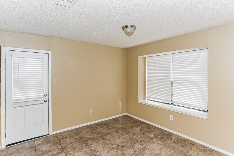 2,060/Mo, 10104 Pack Saddle Trail Fort Worth, TX 76108 Dining Room View