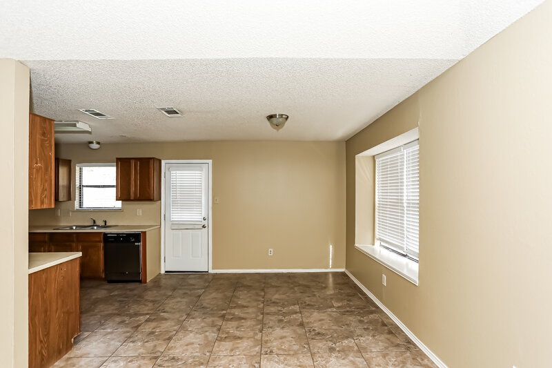 2,060/Mo, 10104 Pack Saddle Trail Fort Worth, TX 76108 Kitchen View