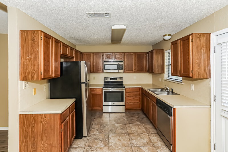 2,060/Mo, 10104 Pack Saddle Trail Fort Worth, TX 76108 Kitchen View 2