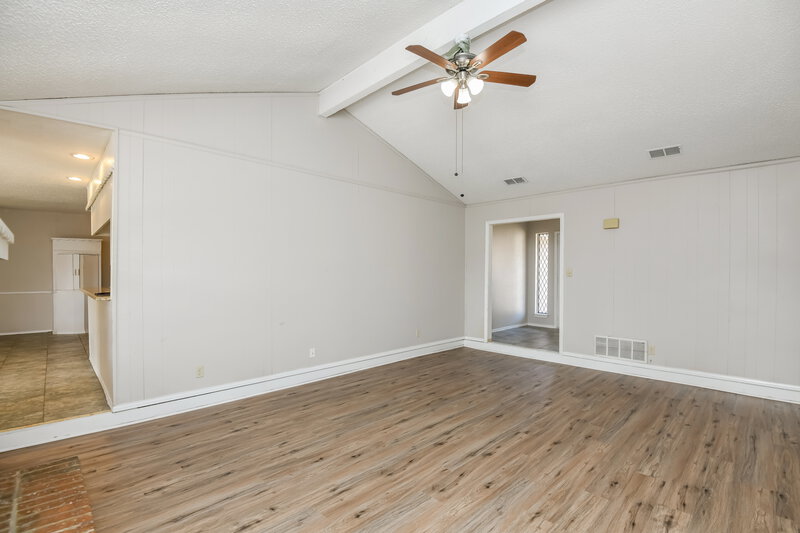 1,895/Mo, 7528 Beckwood Dr Fort Worth, TX 76112 Living Room View