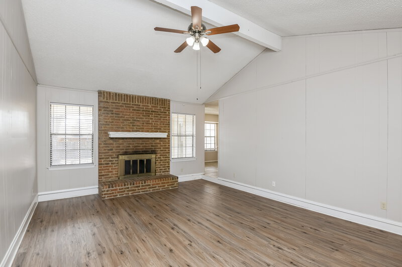 1,895/Mo, 7528 Beckwood Dr Fort Worth, TX 76112 Living Room View 3