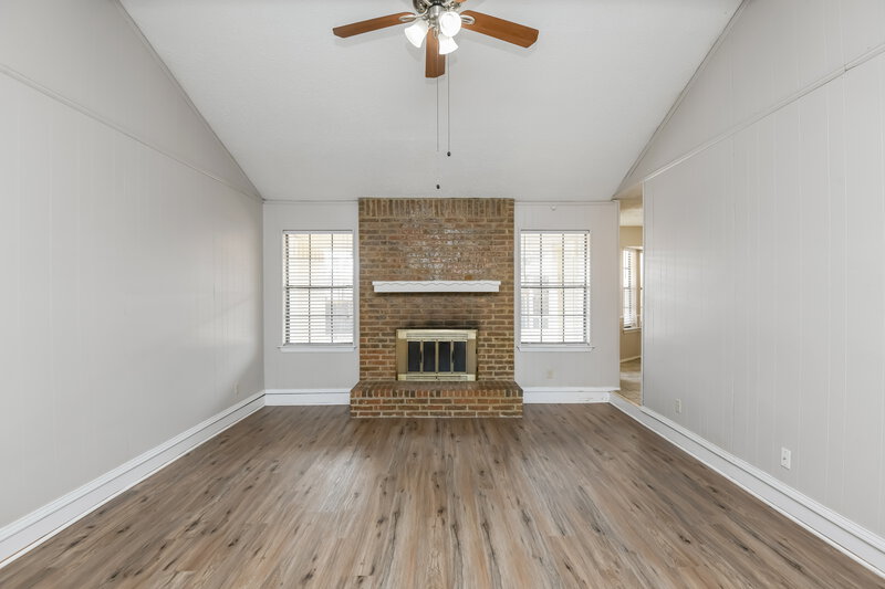 1,895/Mo, 7528 Beckwood Dr Fort Worth, TX 76112 Living Room View 4