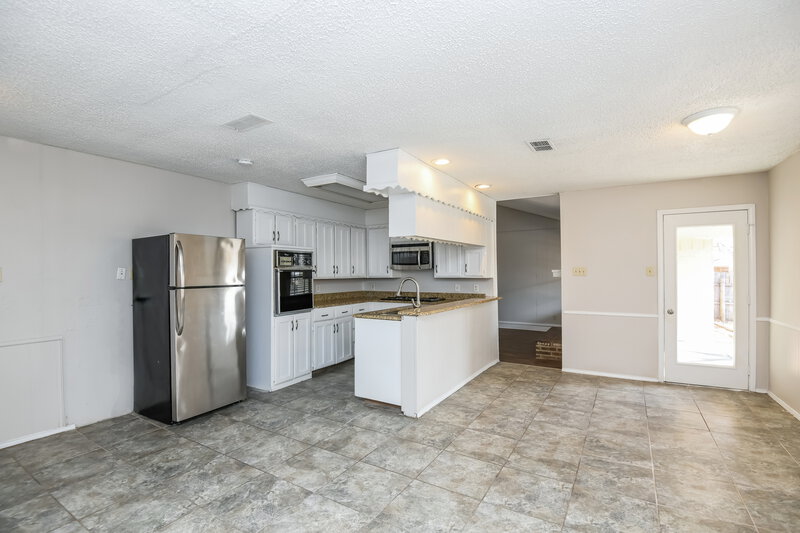 1,895/Mo, 7528 Beckwood Dr Fort Worth, TX 76112 Kitchen View