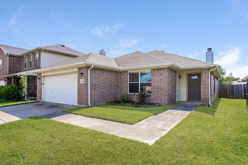 2,120/Mo, 7840 Whitney Ln Fort Worth, TX 76112 Front View