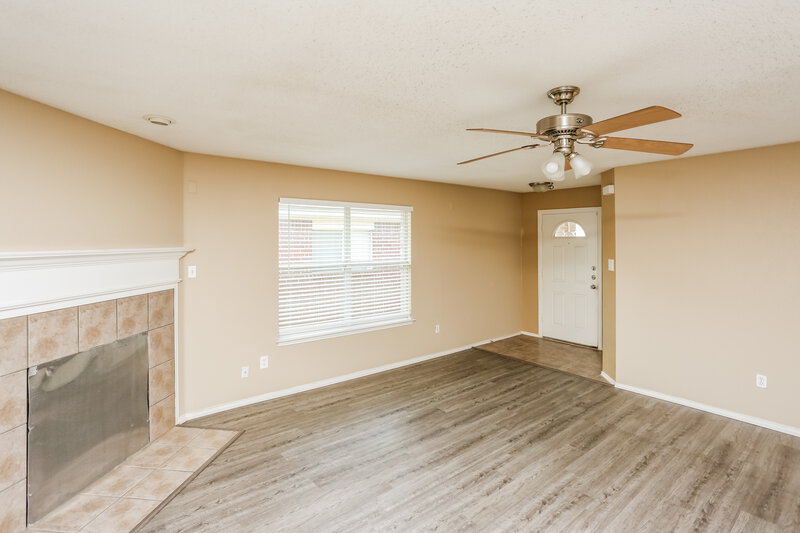 2,120/Mo, 7840 Whitney Ln Fort Worth, TX 76112 Living Room View