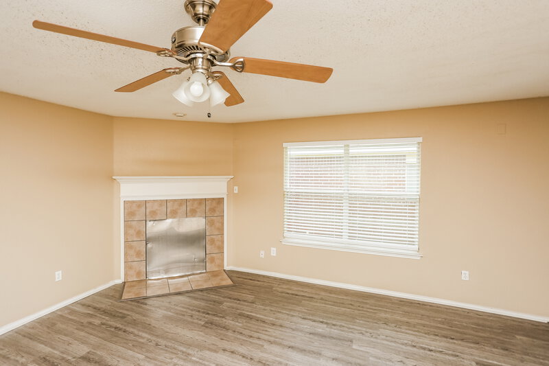 2,120/Mo, 7840 Whitney Ln Fort Worth, TX 76112 Living Room View 2