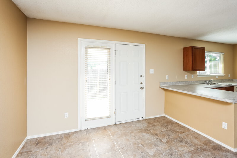 2,120/Mo, 7840 Whitney Ln Fort Worth, TX 76112 Dining Room View 2