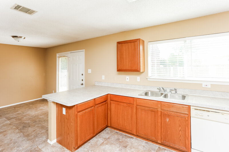 2,120/Mo, 7840 Whitney Ln Fort Worth, TX 76112 Kitchen View 2