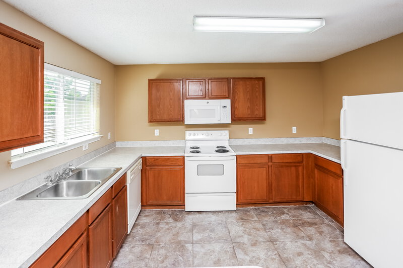 2,120/Mo, 7840 Whitney Ln Fort Worth, TX 76112 Kitchen View 3