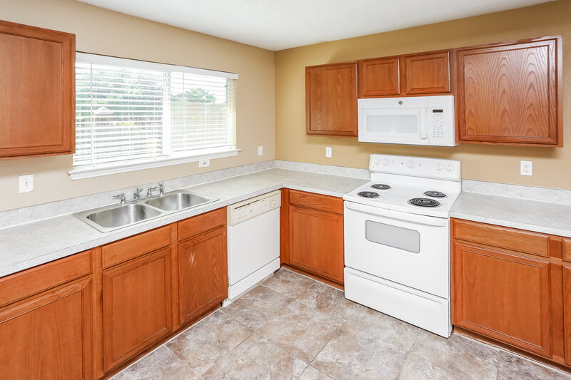2,120/Mo, 7840 Whitney Ln Fort Worth, TX 76112 Kitchen View 4