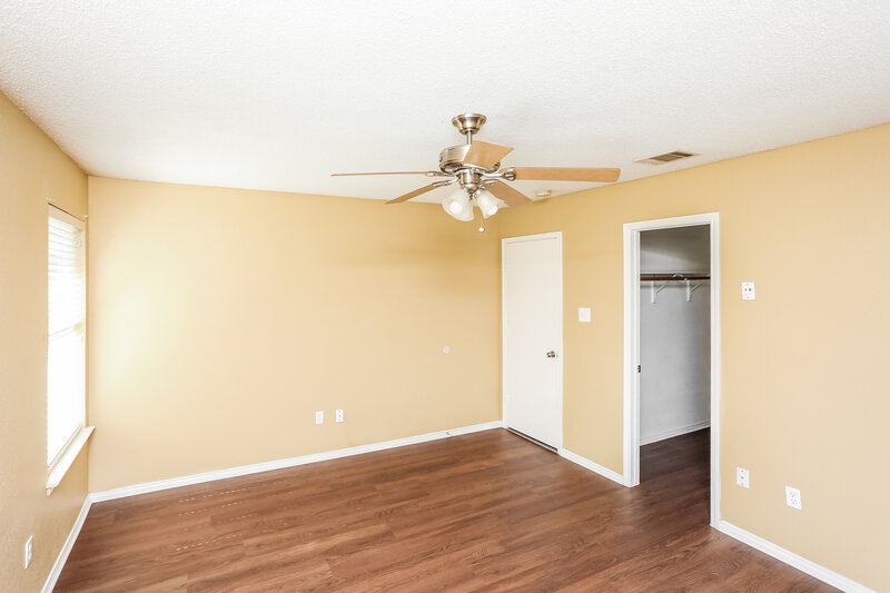 2,120/Mo, 7840 Whitney Ln Fort Worth, TX 76112 Main Bedroom View 3