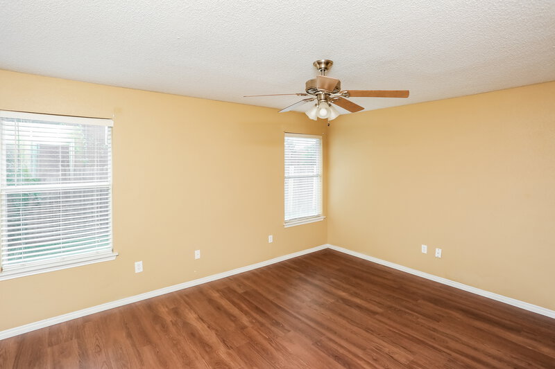 2,120/Mo, 7840 Whitney Ln Fort Worth, TX 76112 Main Bedroom View 5